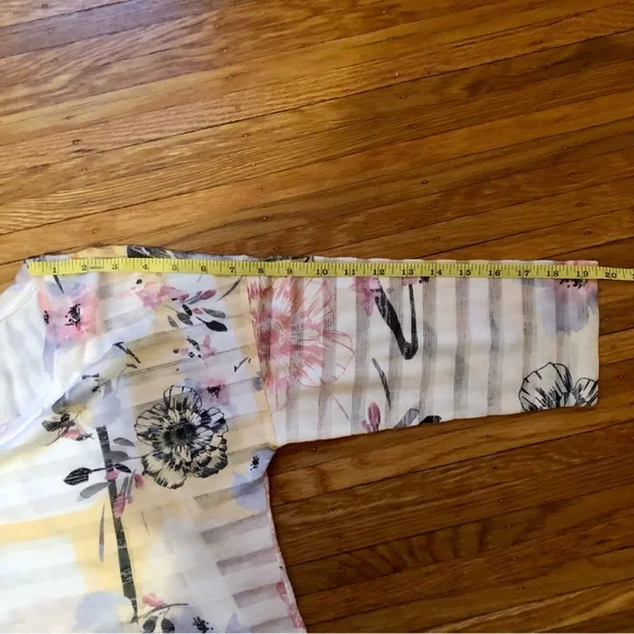 Christopher & Banks Abstract Floral Blouse 3/4 Length Sleeves built in tank top - Picture 5 of 10